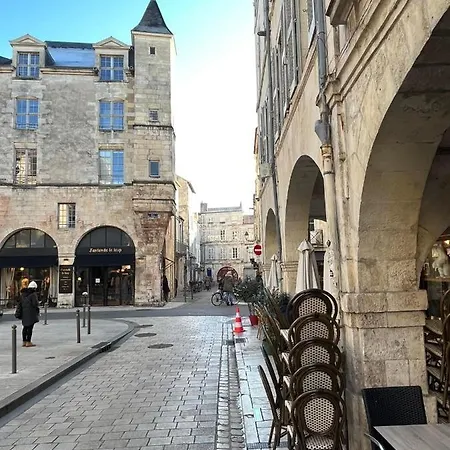 Confort En Mezzanine A 20mn A Pied Du Centre-ville Avec Tv Et Wifi Daire La Rochelle (Charente-Maritime)